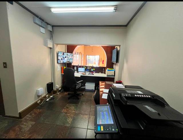 BUSINESS FOR SALE IN SPRINGS CENTRAL